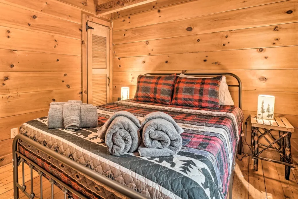 Alpine North George Queen Bedroom